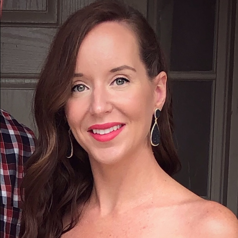 Meet your Posher, Adrianne